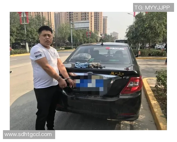 足球明星遭遇入室抢劫事件引发社会关注警方全力追查嫌疑人行踪 足球明星遭遇入室抢劫事件引发社会关注警方全力追查嫌疑人行踪