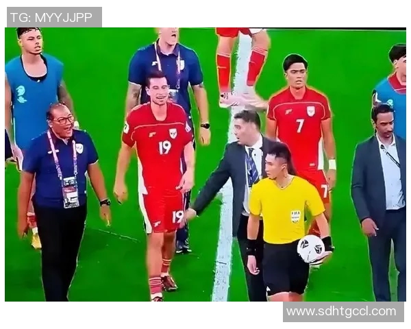 足球明星脚踩球瞬间的精彩瞬间与背后的故事揭秘 足球明星脚踩球瞬间的精彩瞬间与背后的故事揭秘