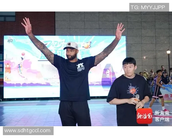 足球巨星亲临NBA赛场为篮球盛宴助阵的精彩瞬间