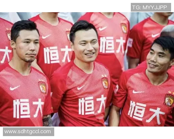 广州恒大淘宝迎战辽宁队全力争胜力争中超联赛冠军荣耀